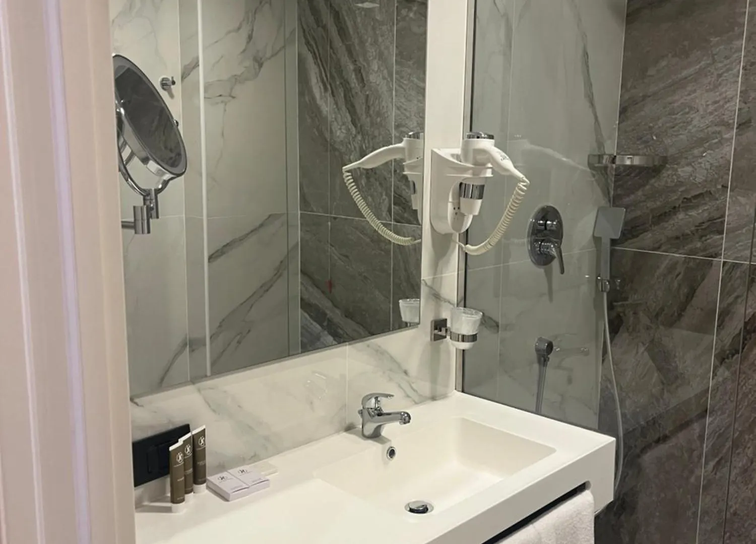 Jr Hotels Bocconi Milano 4*,  Olaszország